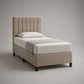 Letto singolo imbottito beige 90 x 200 cm con testiera a pannelli verticali, dimensioni 105 x 215 x 120 cm